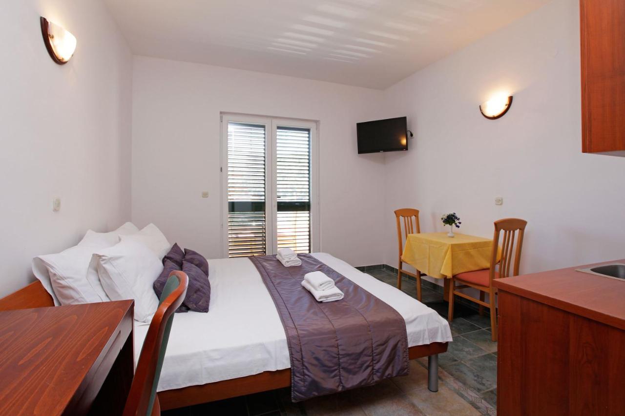 Apartments Vala Vela Luka Extérieur photo