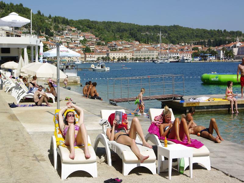 Apartments Vala Vela Luka Extérieur photo